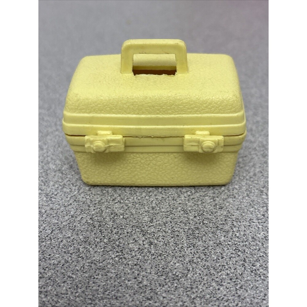 Vintage 1977 Barbie Doll Heart Family Yellow Luggage‎ Train Case